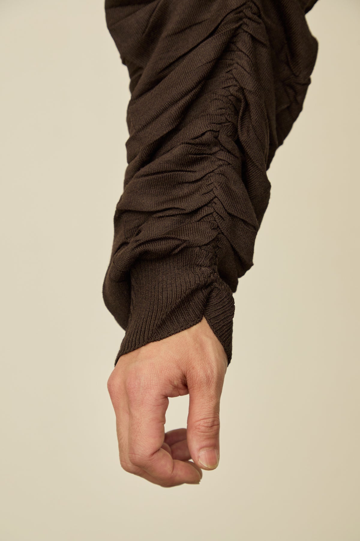 i'm here : " SHIRRING " SLEEVE KNIT : / BROWN