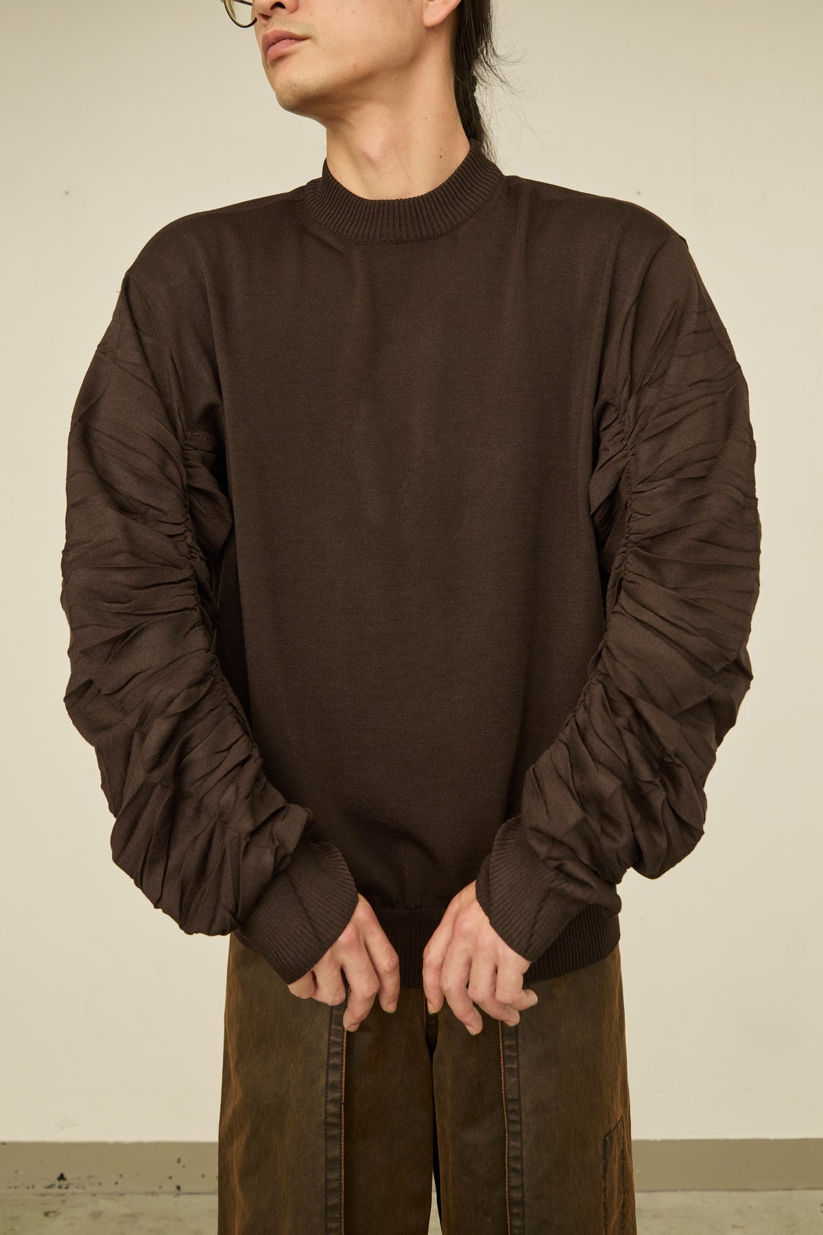 i'm here : " SHIRRING " SLEEVE KNIT : / BROWN