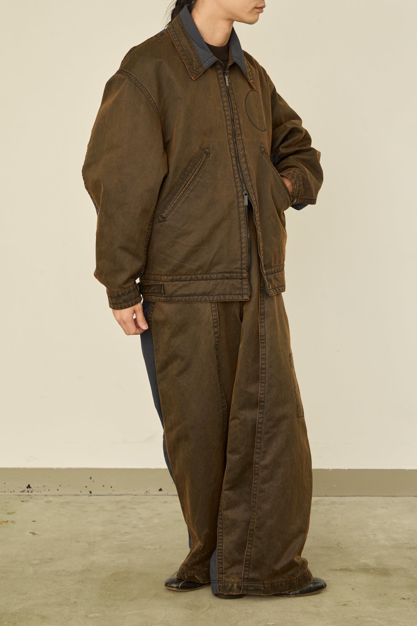 i'm here : " DOCKING " JACKET : / BROWN