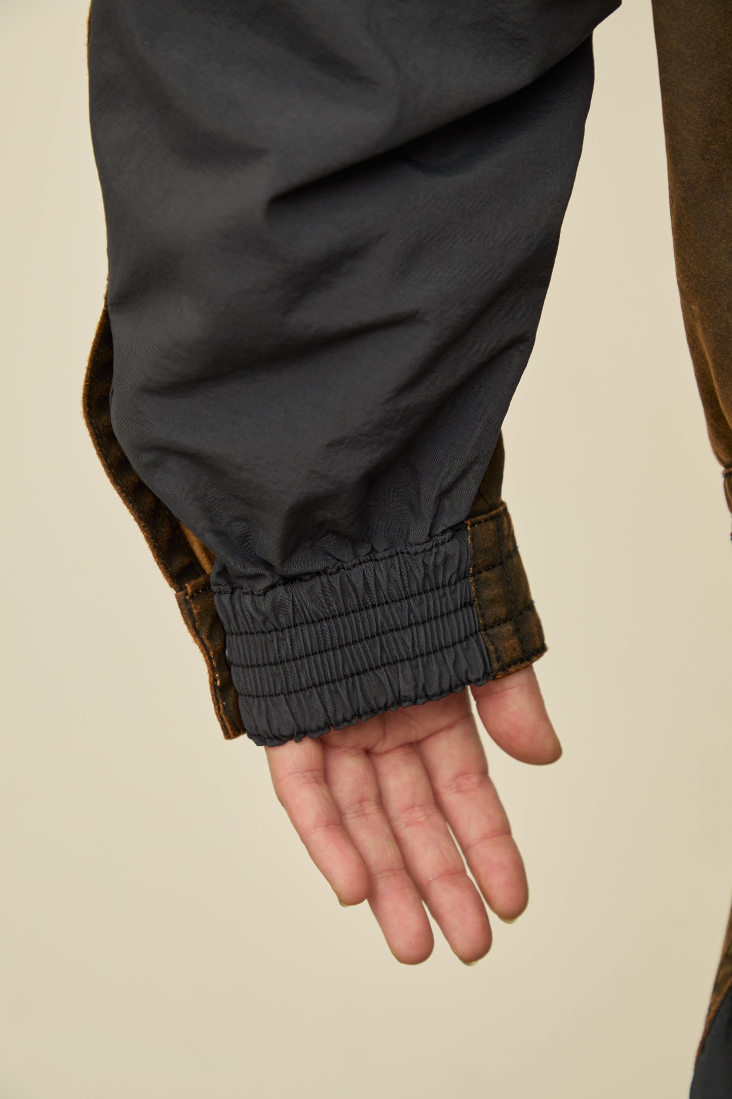 i'm here : " DOCKING " JACKET : / BROWN