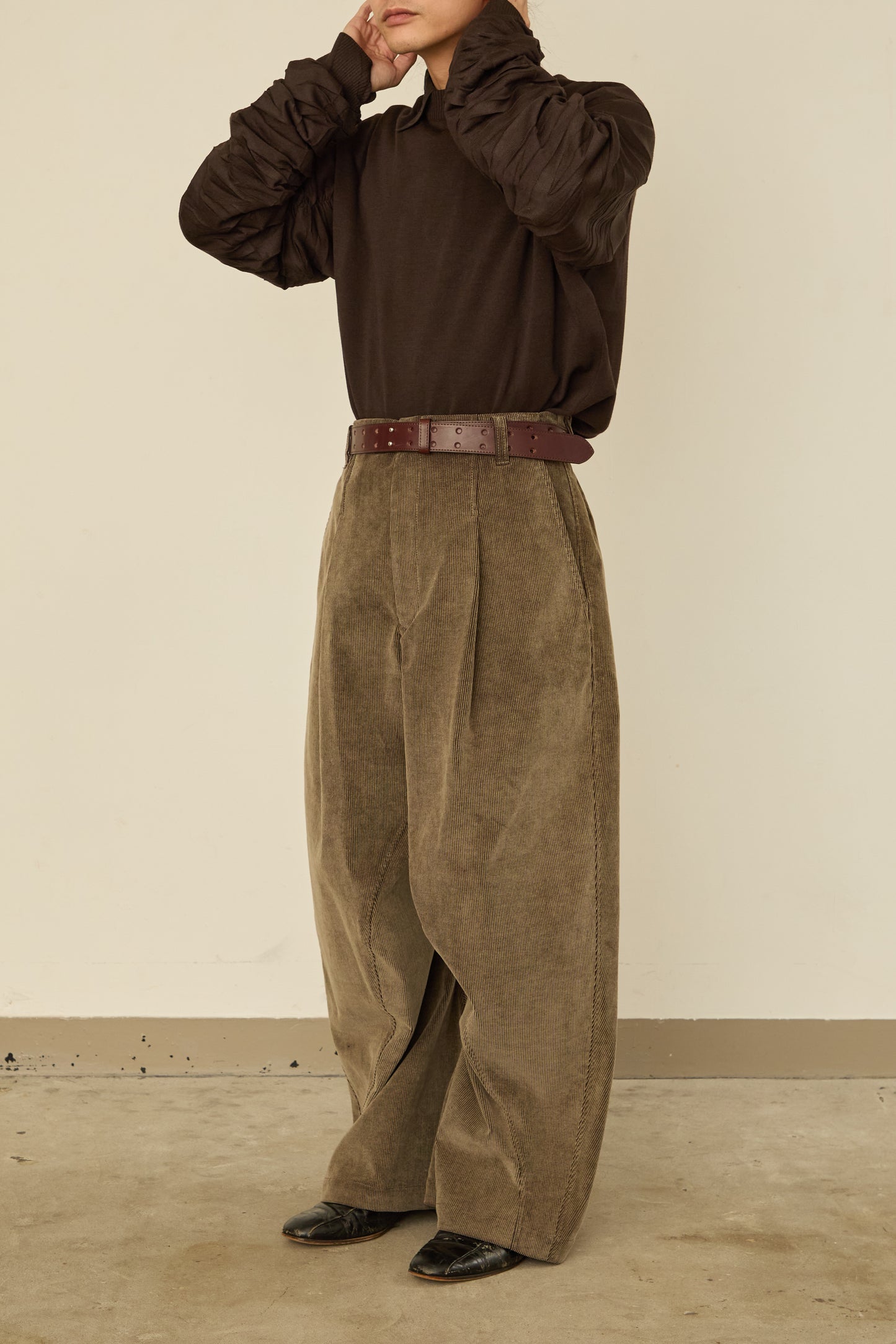 i'm here : " TWIST " CORDUROY PANTS : / BEIGE