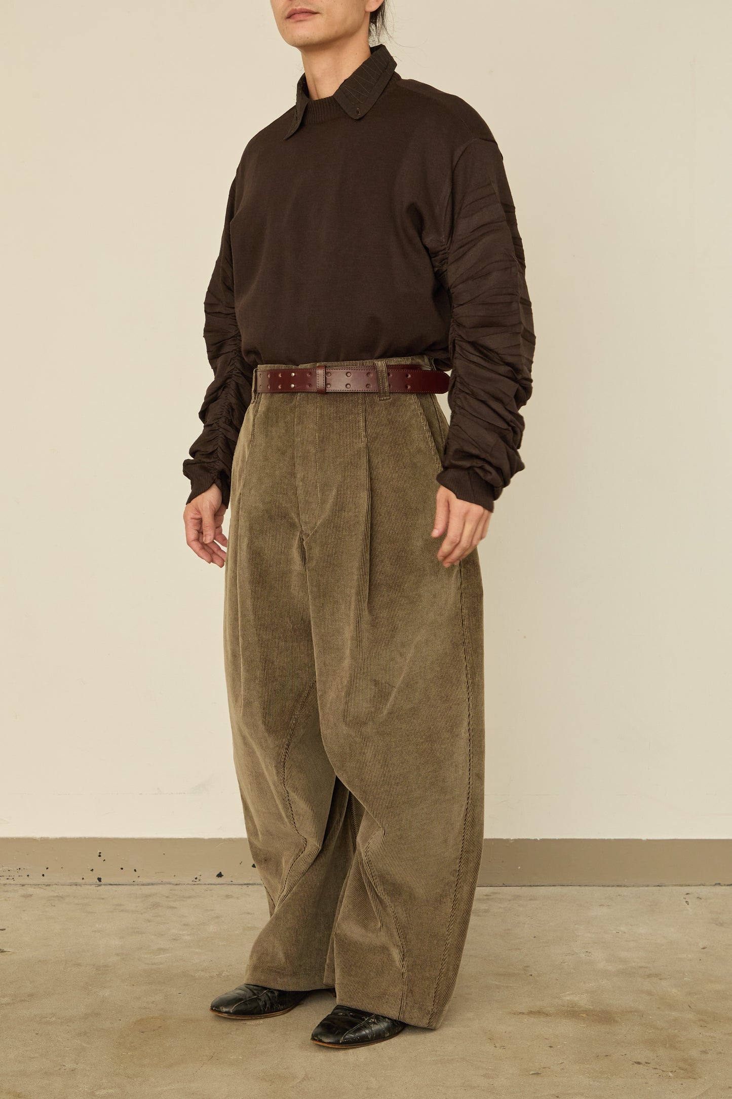 i'm here : " TWIST " CORDUROY PANTS : / BEIGE