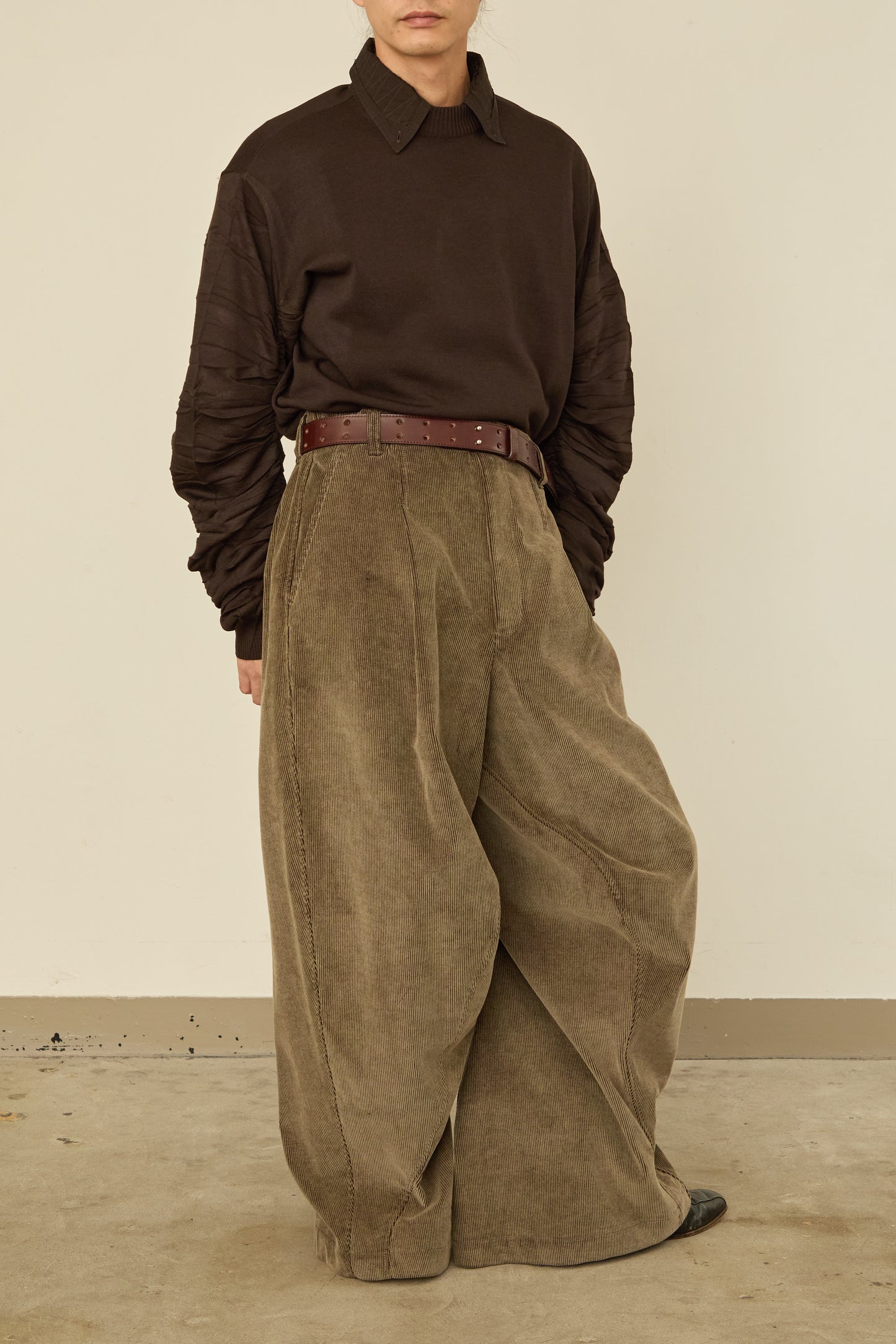 i'm here : " TWIST " CORDUROY PANTS : / BEIGE