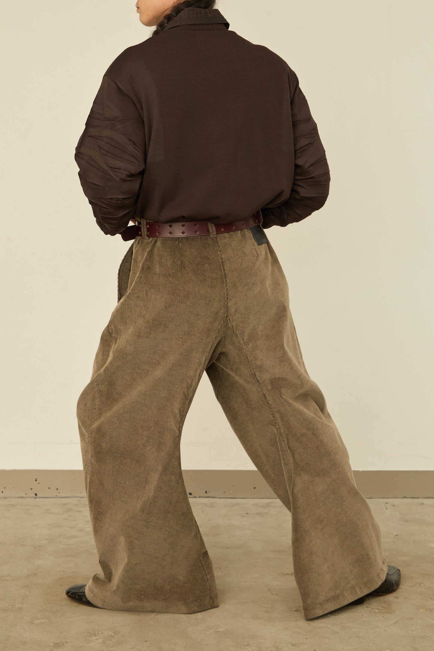 i'm here : " TWIST " CORDUROY PANTS : / BEIGE