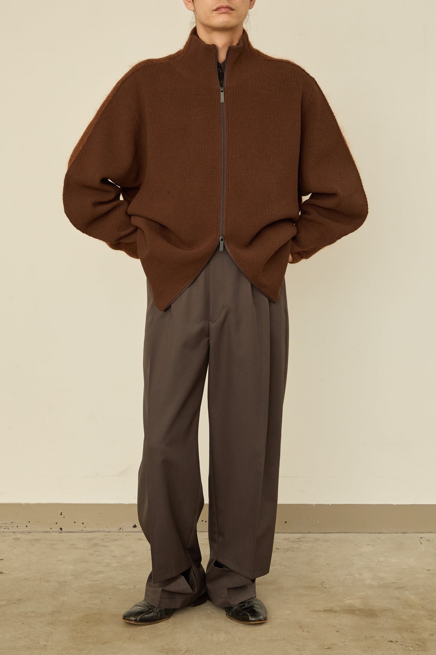 i'm here : " SWITCH " DRIVER`S KNIT : / BROWN