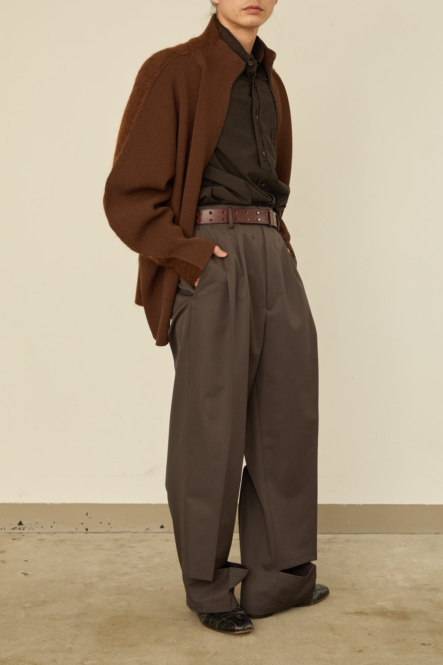 i'm here : " SWITCH " DRIVER`S KNIT : / BROWN