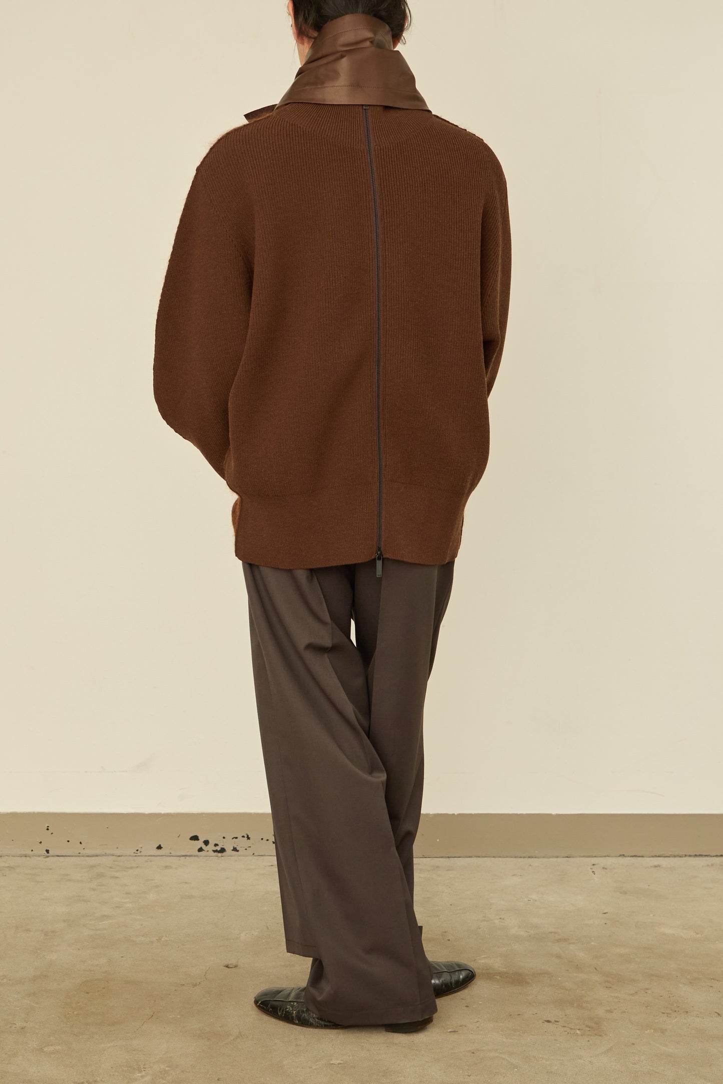 i'm here : " LEATHER " SCARF : / BROWN