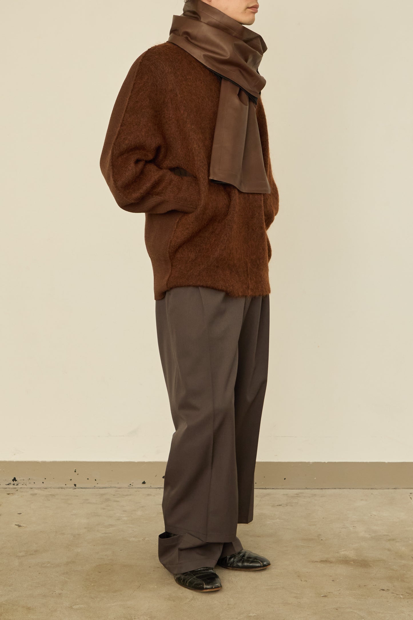 i'm here : " LEATHER " SCARF : / BROWN