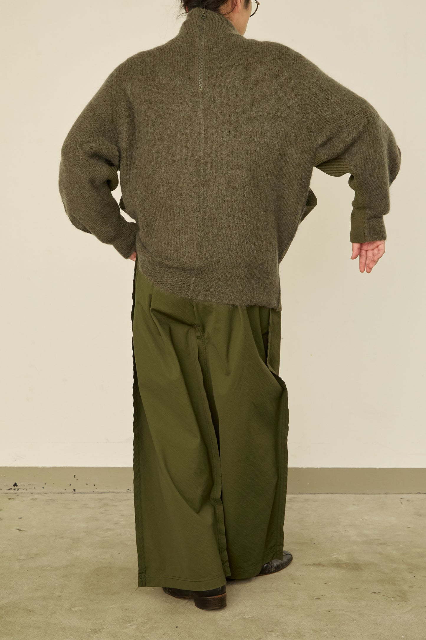 i'm here : " SWITCH " DRIVER`S KNIT : / KHAKI