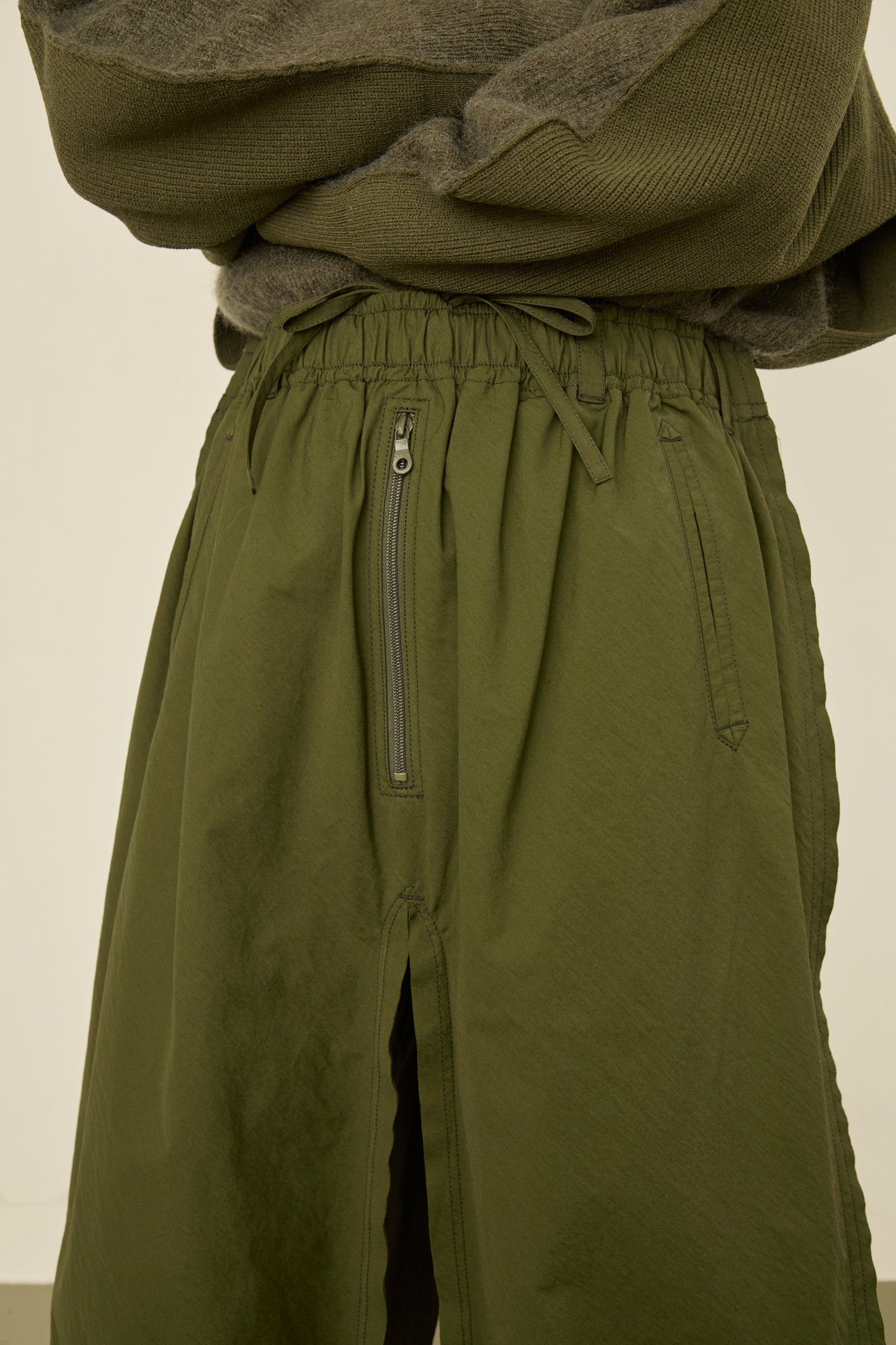 i'm here : " SLIT " PANTS :  / KHAKI