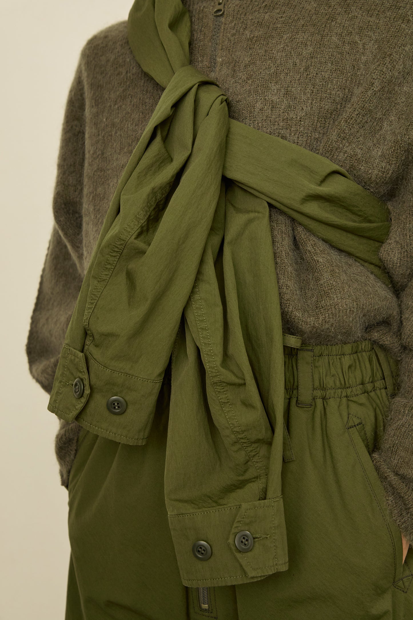 i'm here : " SLEEVE "  BAG : / BEIGE