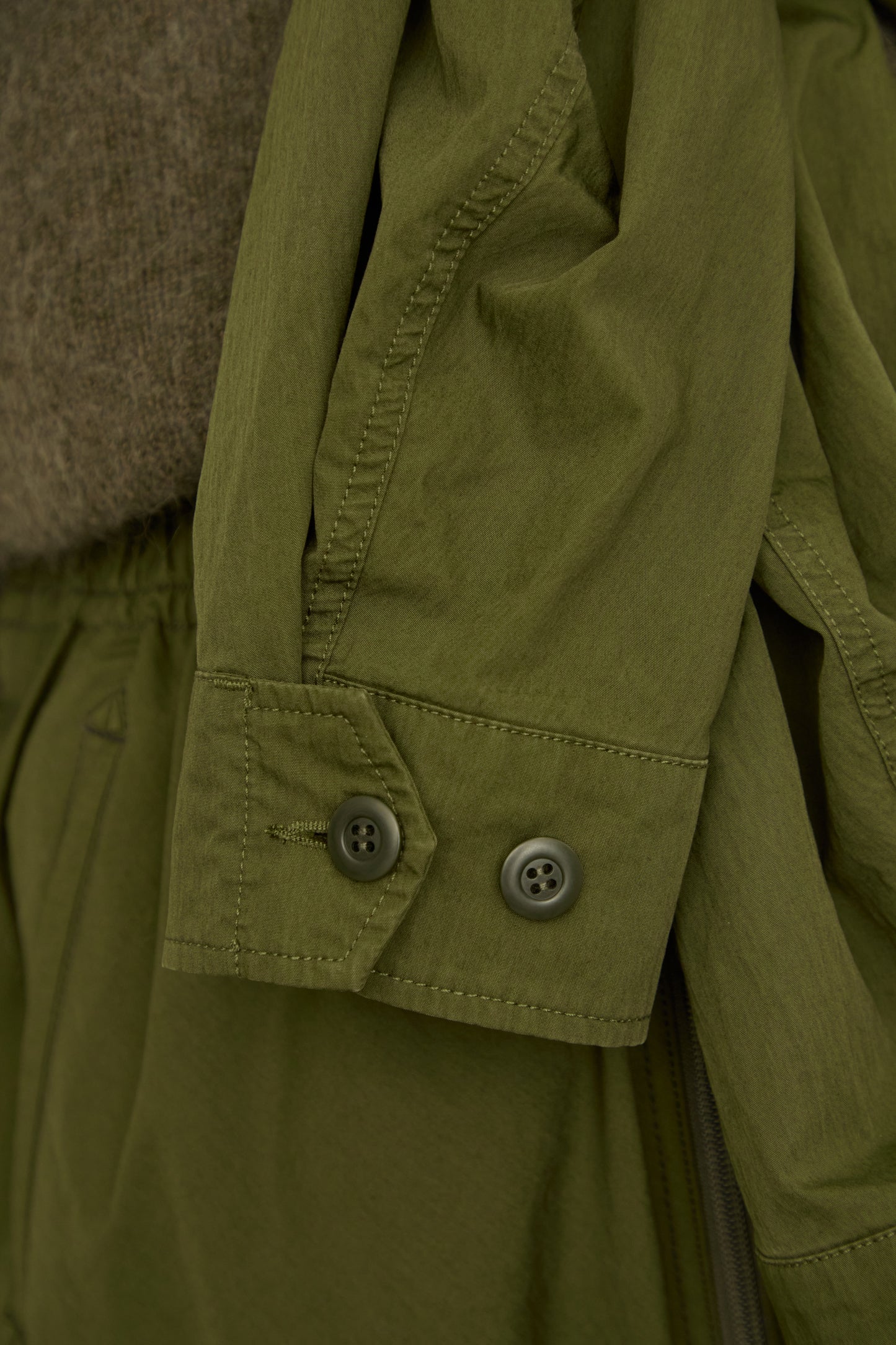 i'm here : " SLEEVE "  BAG : / BEIGE