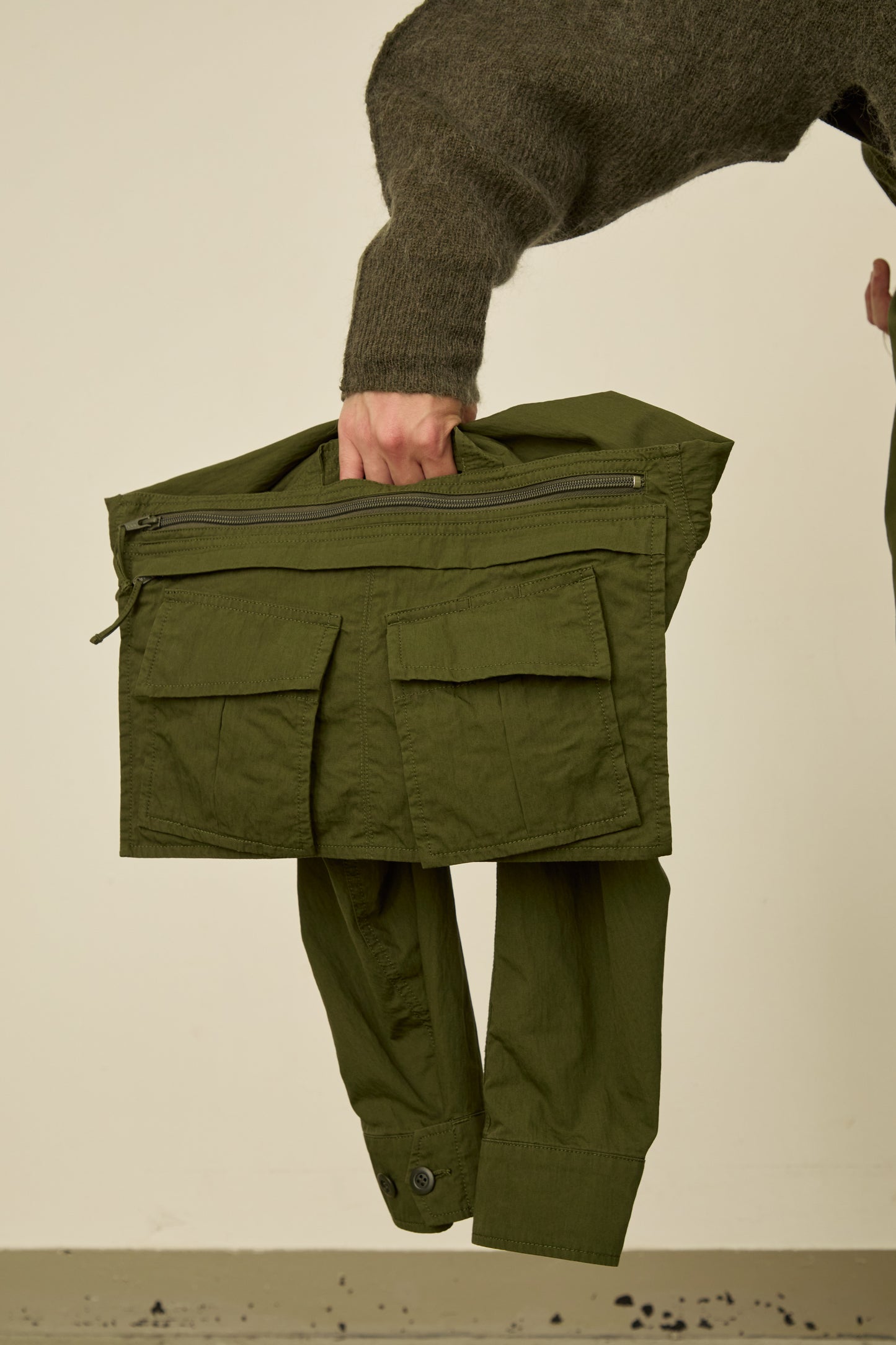 i'm here : " SLEEVE "  BAG : / BEIGE