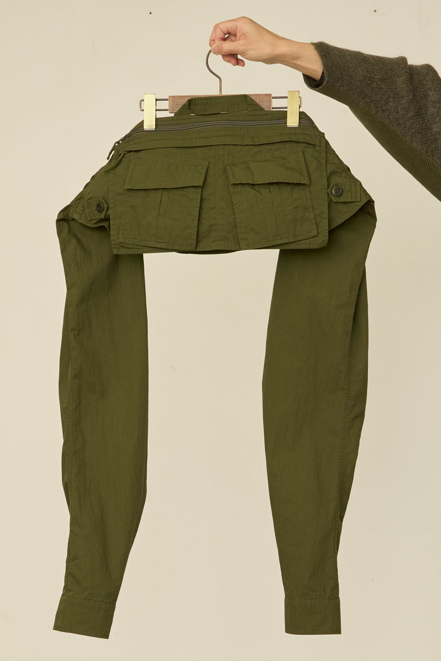 i'm here : " SLEEVE "  BAG : / KHAKI