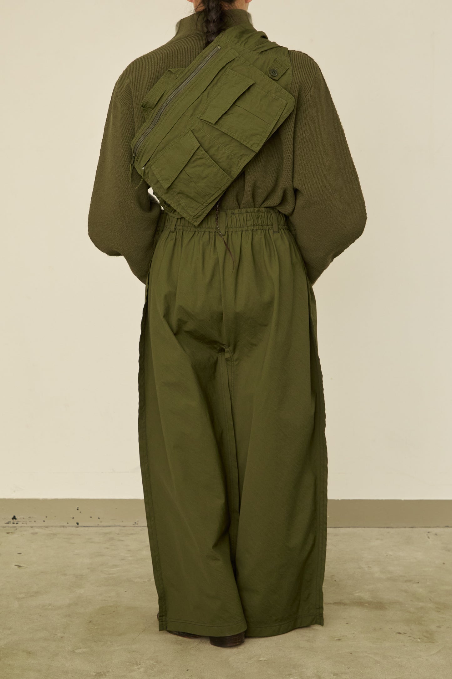 i'm here : " SLEEVE "  BAG : / KHAKI