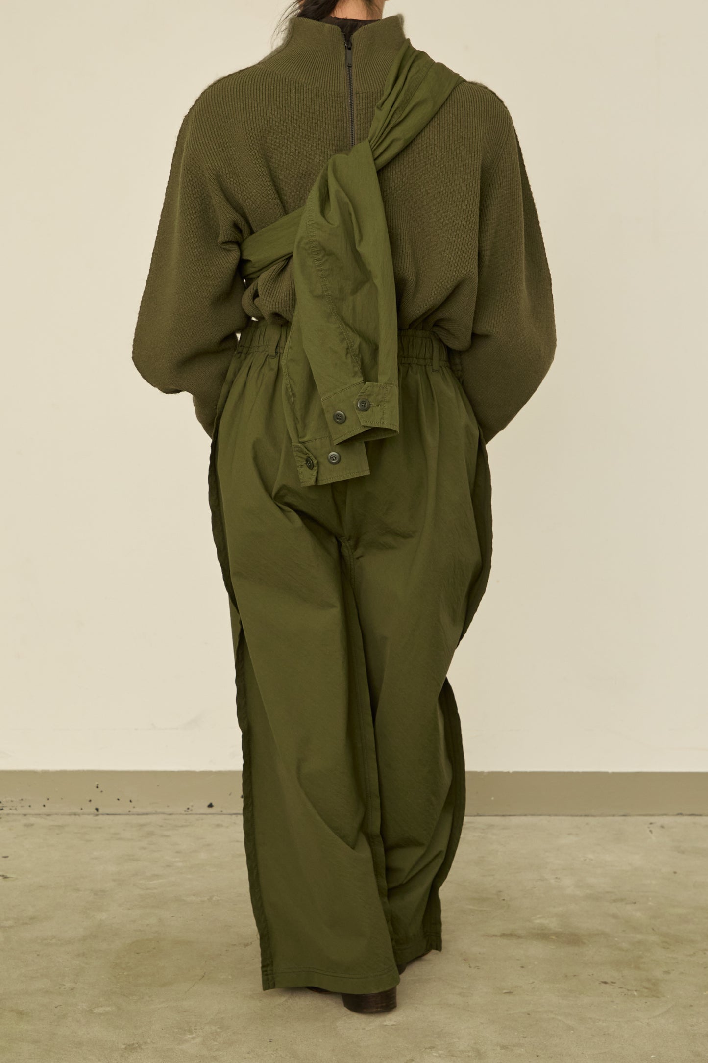 i'm here : " SLEEVE "  BAG : / KHAKI