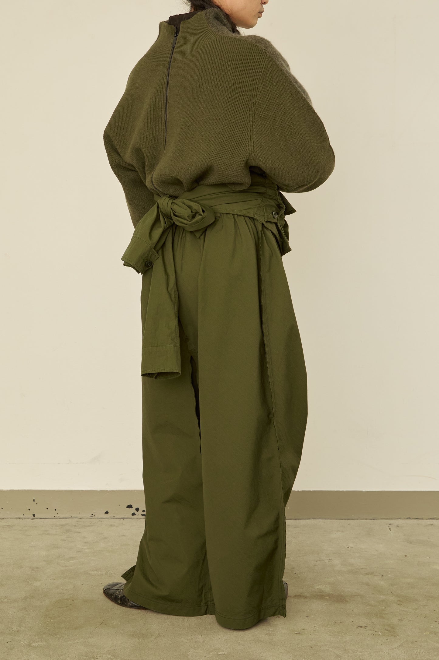 i'm here : " SLEEVE "  BAG : / KHAKI