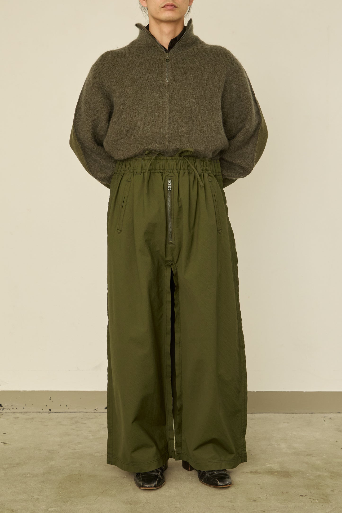 i'm here : " SLIT " PANTS :  / KHAKI