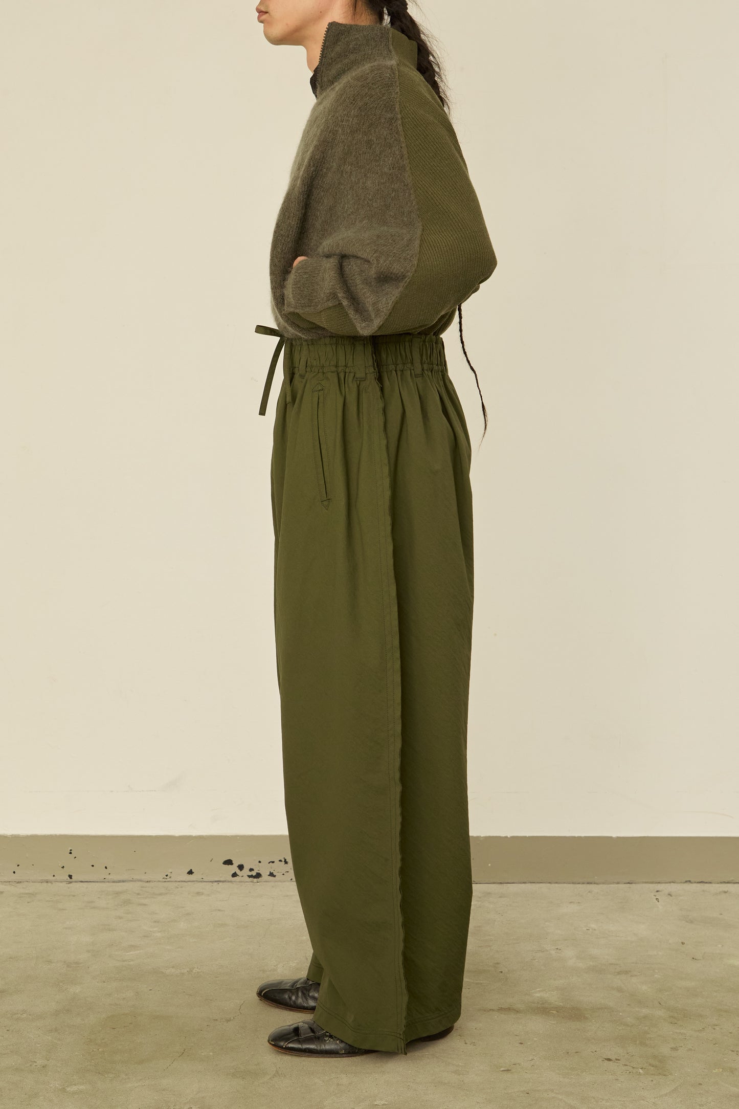 i'm here : " SLIT " PANTS :  / KHAKI