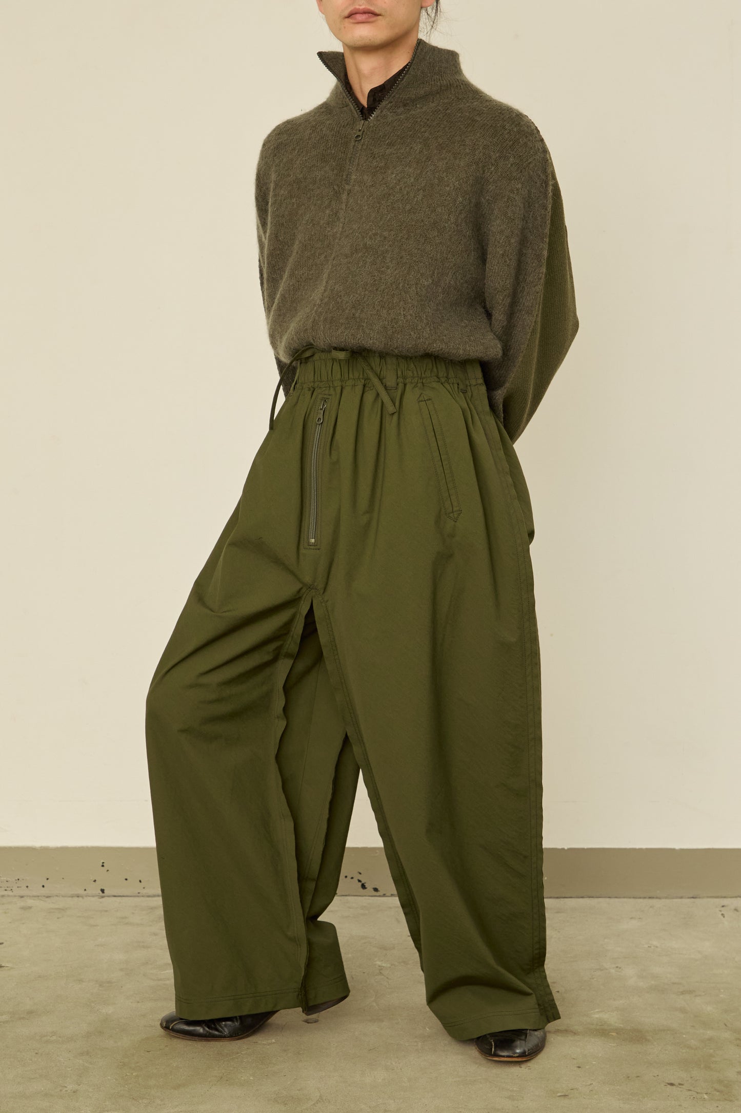 i'm here : " SLIT " PANTS :  / KHAKI