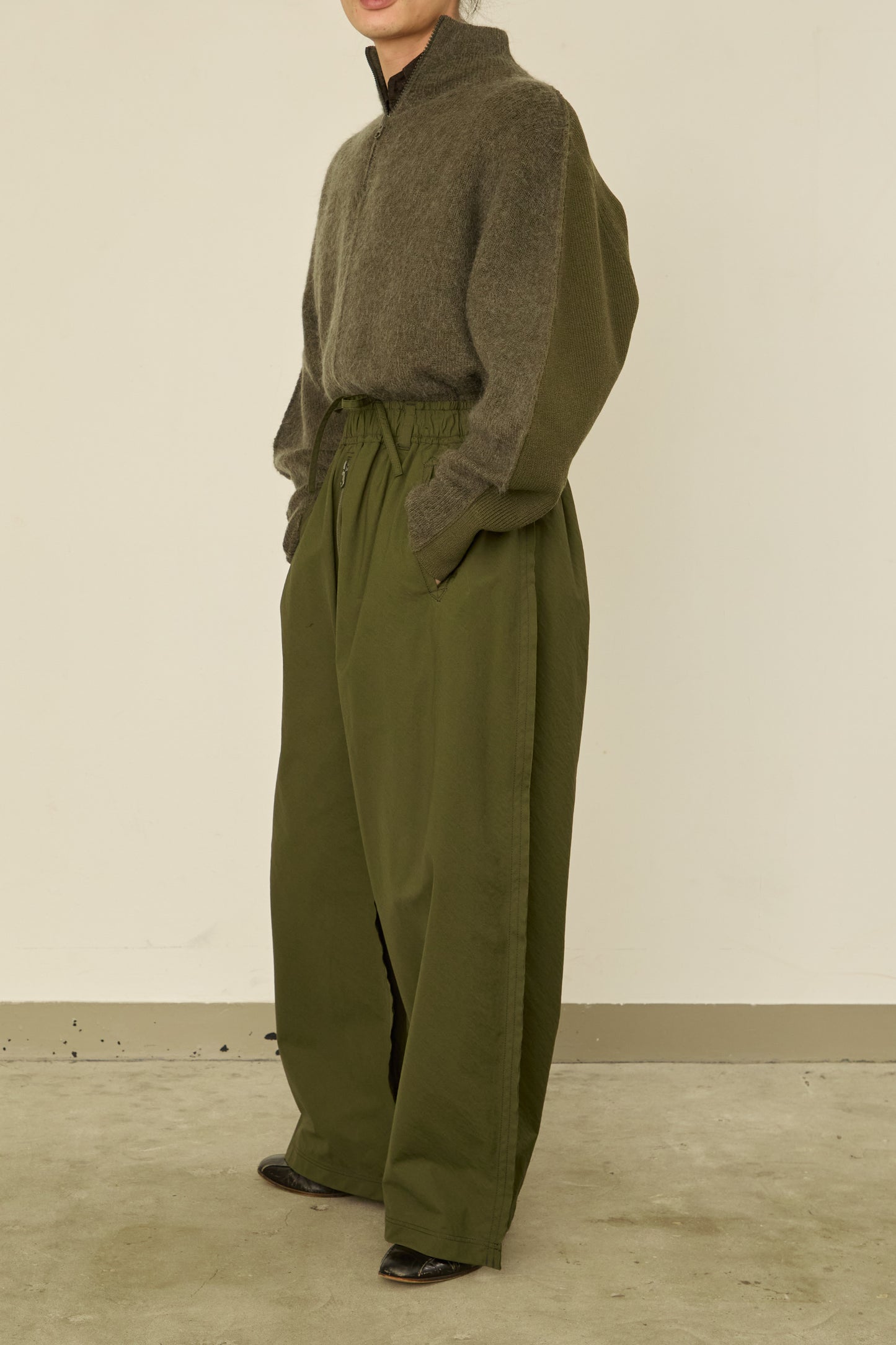 i'm here : " SLIT " PANTS :  / KHAKI