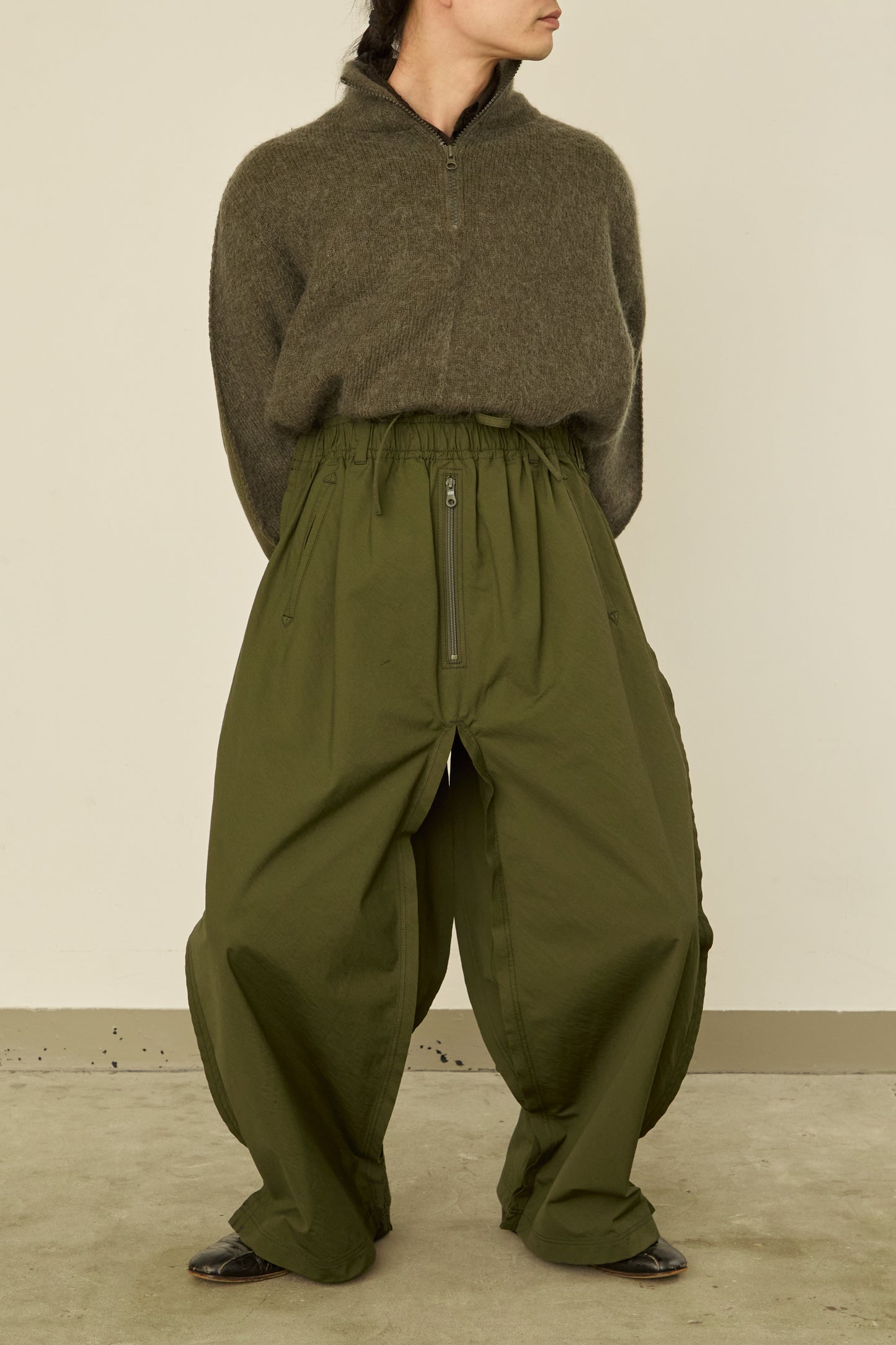 i'm here : " SLIT " PANTS :  / KHAKI