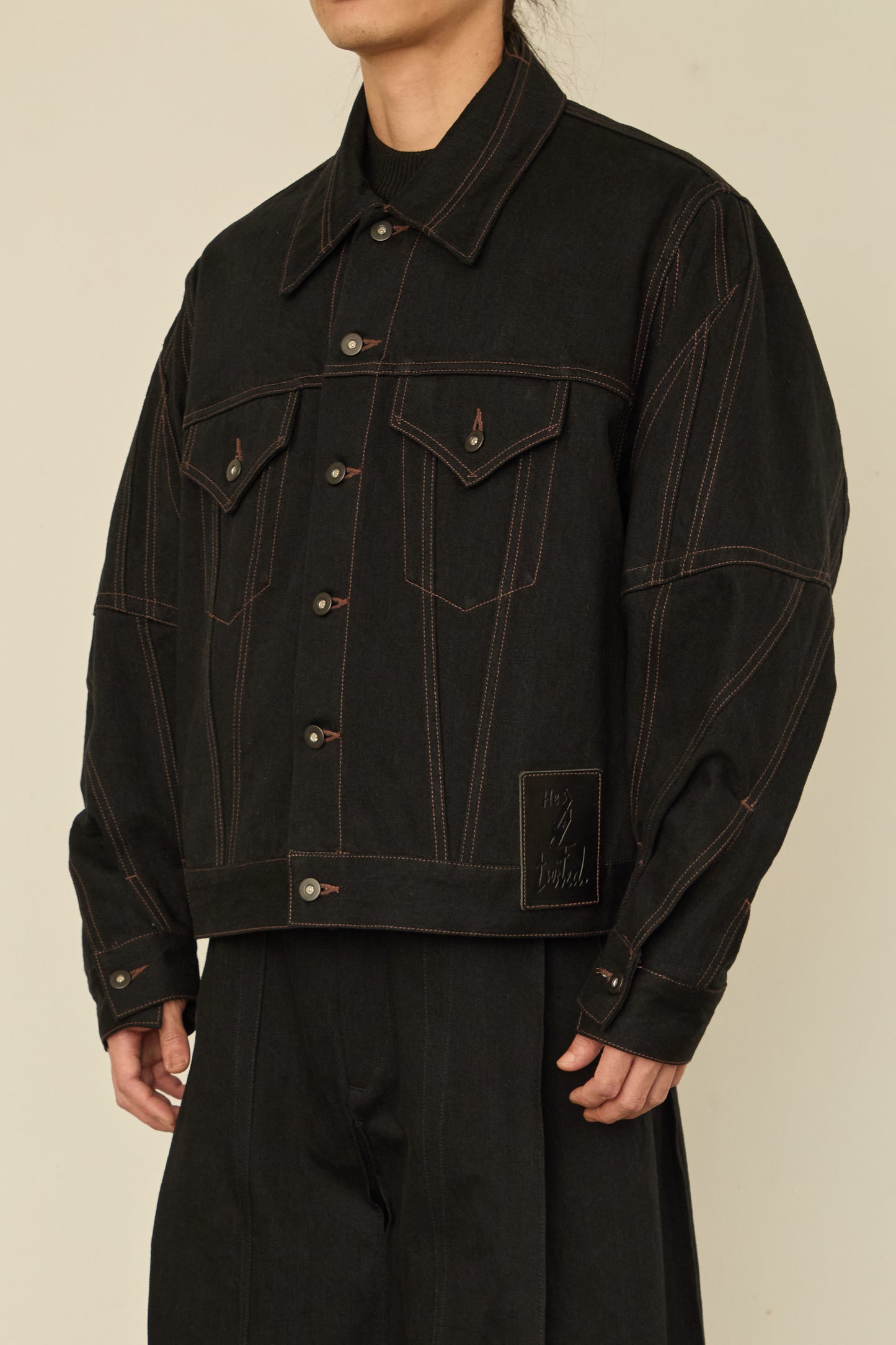 i'm here : " TWIST " SLEEVE DENIM JACKET : / BLACK