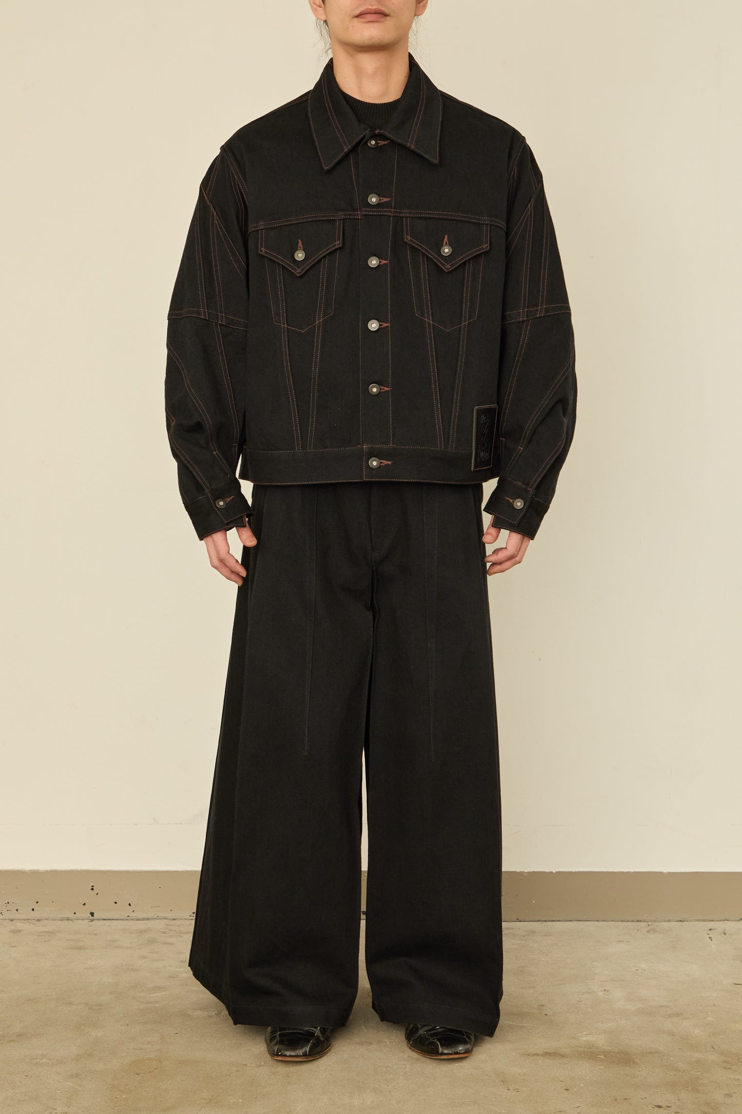 i'm here : " TWIST " SLEEVE DENIM JACKET : / BLACK