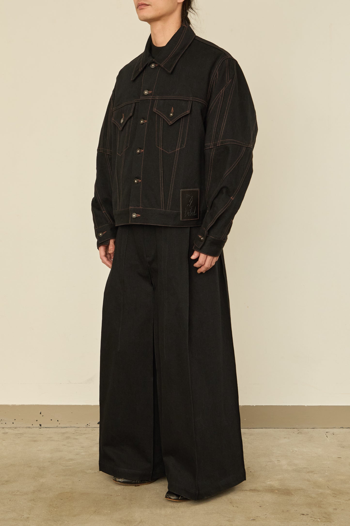 i'm here : " TWIST " SLEEVE DENIM JACKET : / BLACK