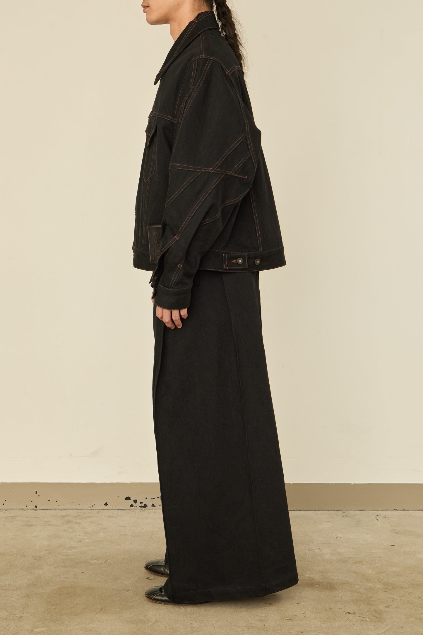 i'm here : " TWIST " SLEEVE DENIM JACKET : / BLACK