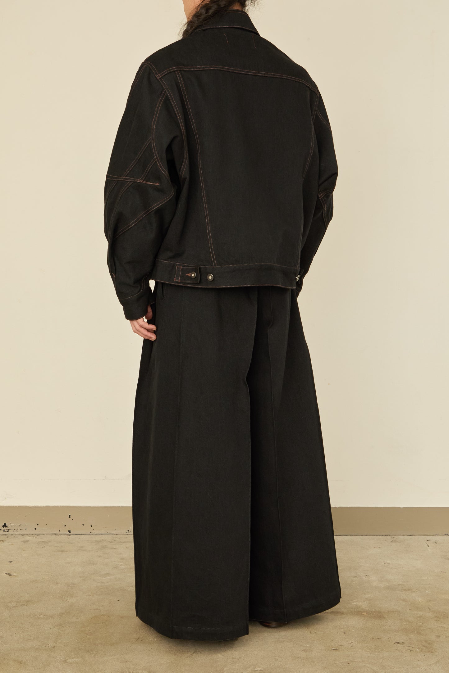 i'm here : " TWIST " SLEEVE DENIM JACKET : / BLACK