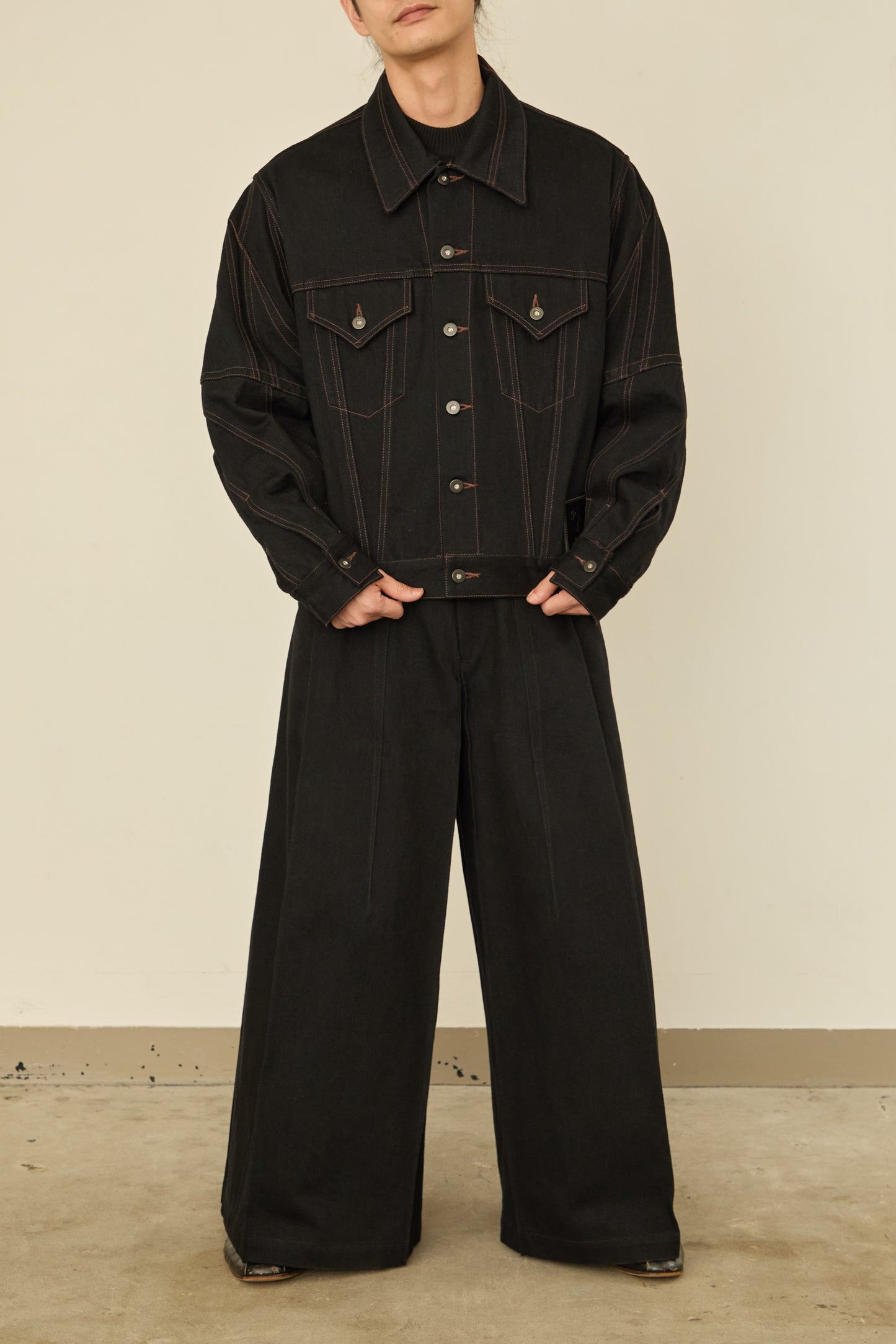 i'm here : " TWIST " SLEEVE DENIM JACKET : / BLACK