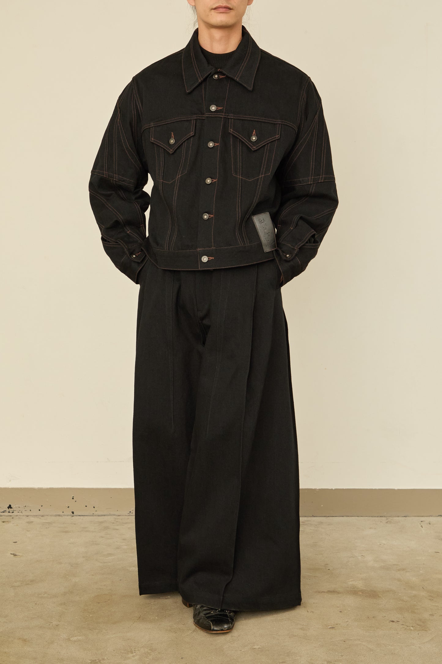 i'm here : " TWIST " SLEEVE DENIM JACKET : / BLACK