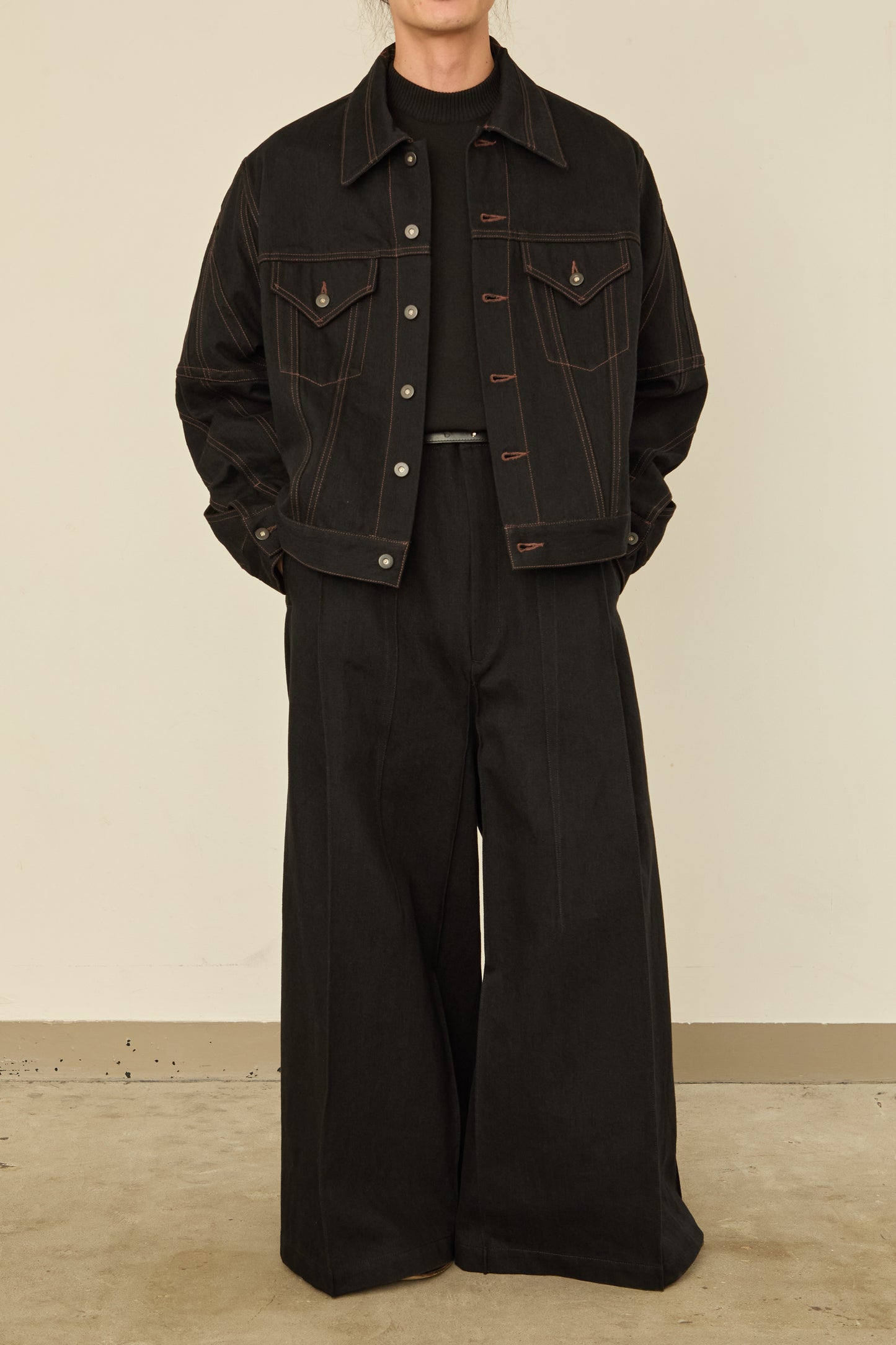i'm here : " TWIST " SLEEVE DENIM JACKET : / BLACK