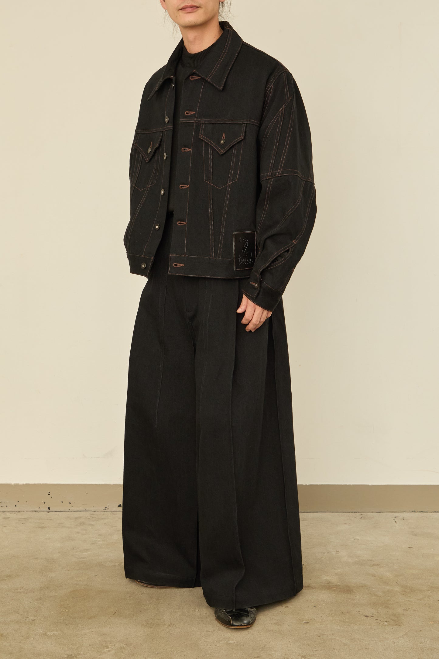 i'm here : " TWIST " SLEEVE DENIM JACKET : / BLACK