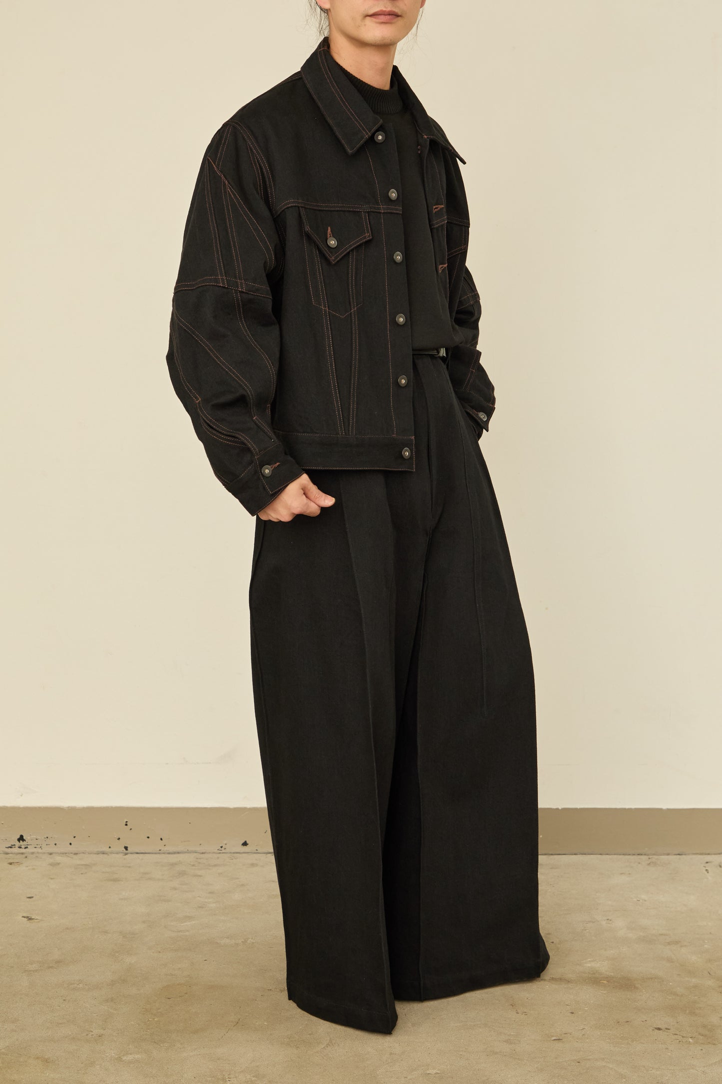 i'm here : " TWIST " SLEEVE DENIM JACKET : / BLACK