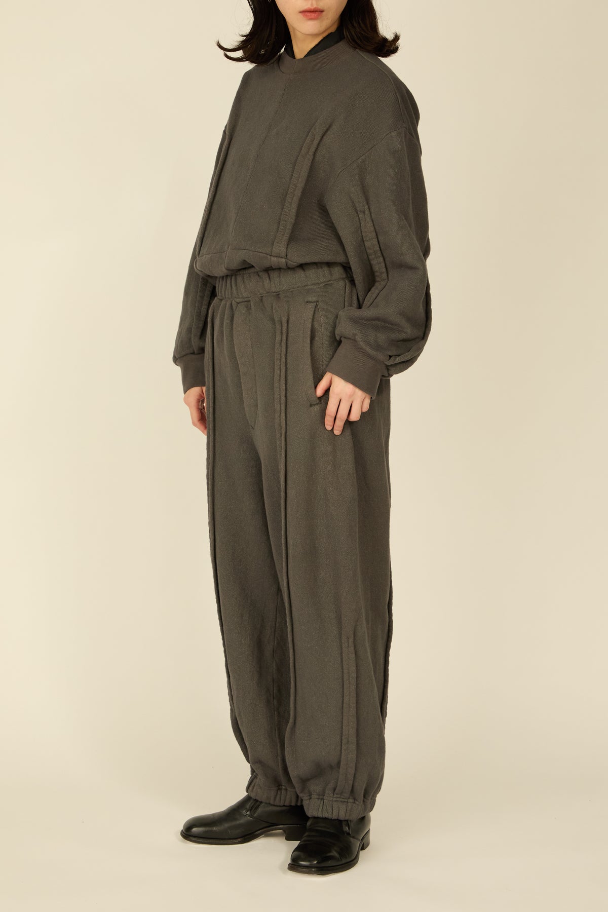 i'm here : " METAL " SWEAT PANTS : / GRAY