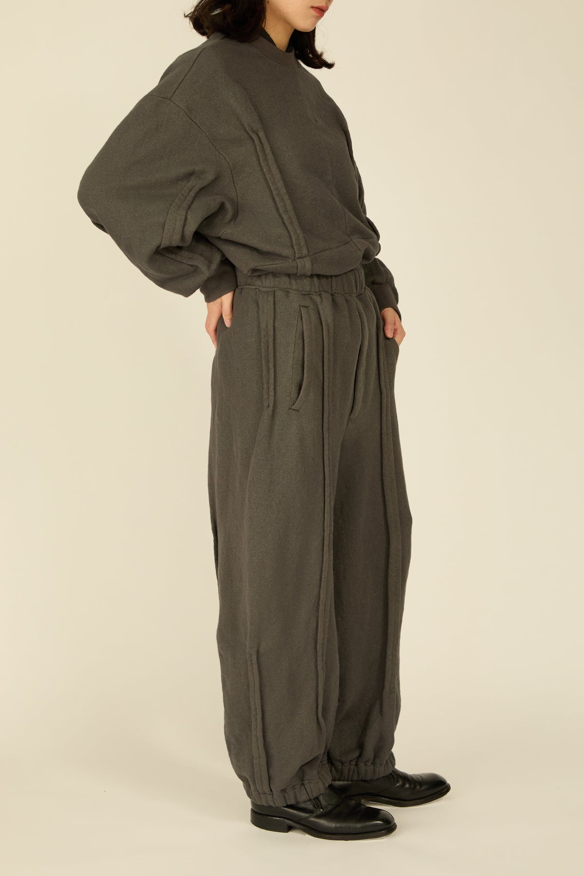 i'm here : " METAL " SWEAT PANTS : / GRAY