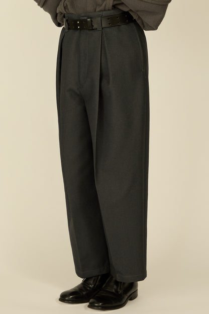 i'm here : " COTTON LEATHER " PANTS : / GRAY