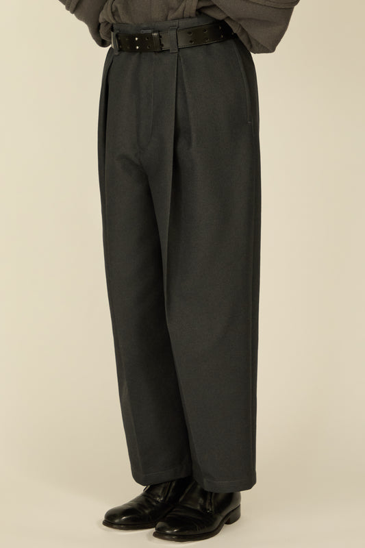 i'm here : " COTTON LEATHER " PANTS : / GRAY