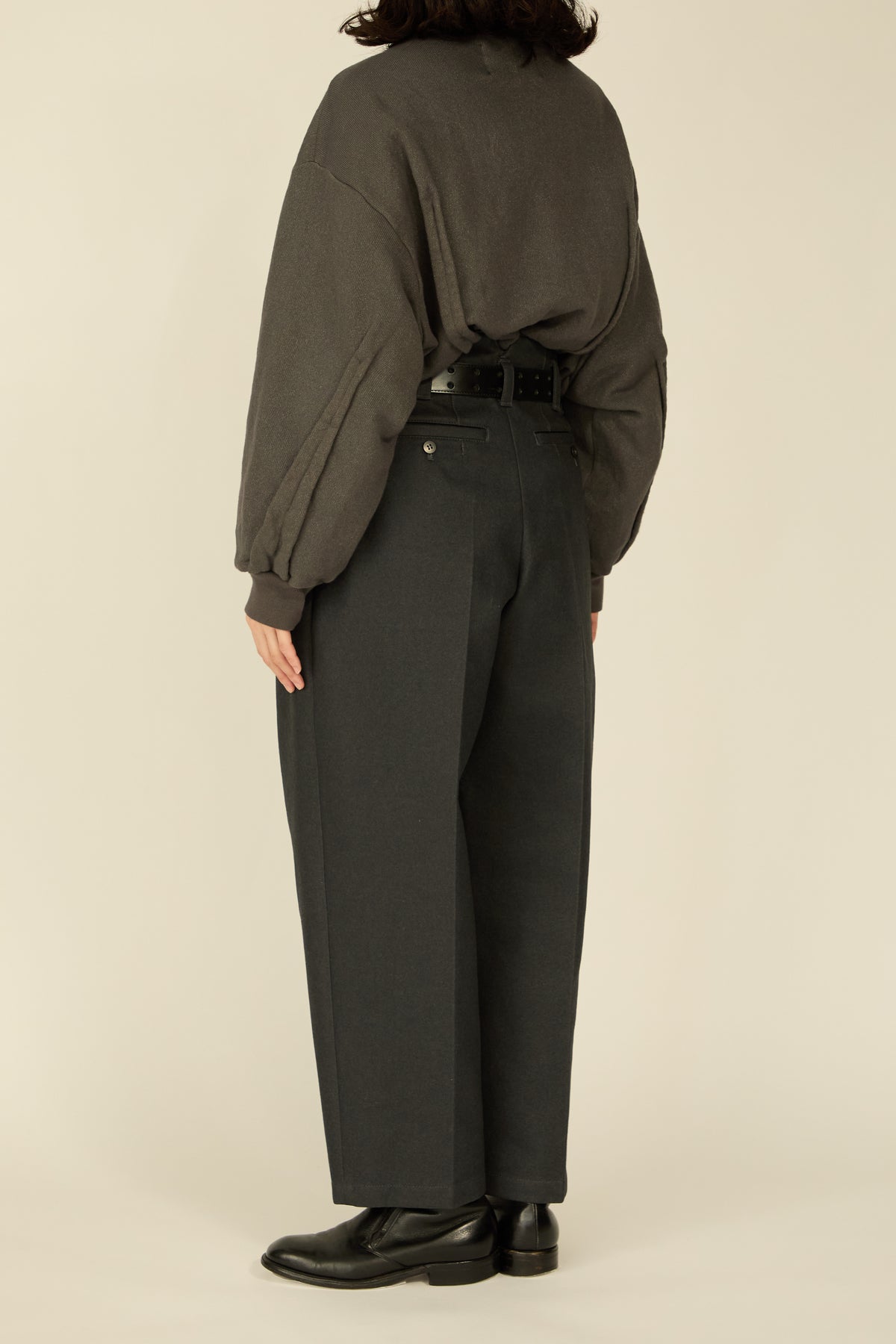 i'm here : " COTTON LEATHER " PANTS : / GRAY