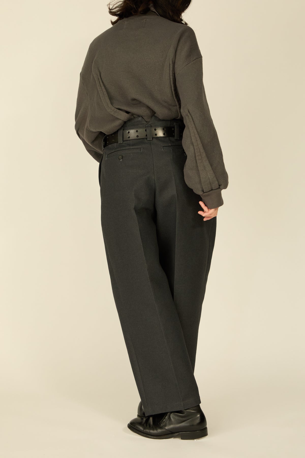 i'm here : " COTTON LEATHER " PANTS : / GRAY
