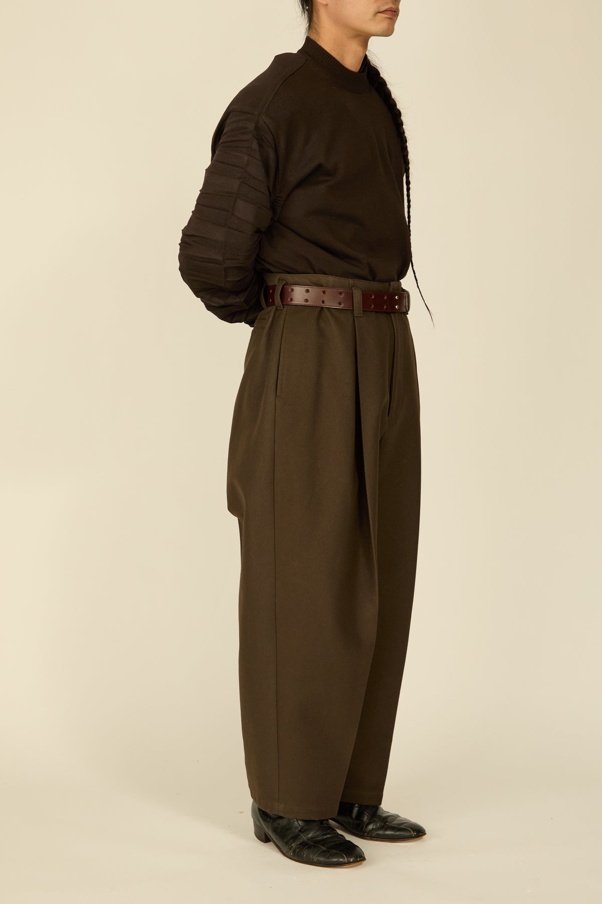 i'm here : " COTTON LEATHER " PANTS : / BROWN
