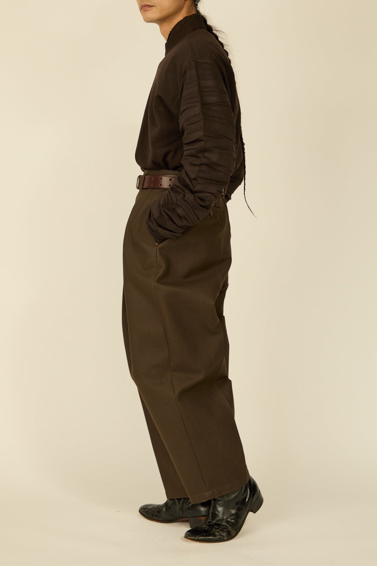 i'm here : " COTTON LEATHER " PANTS : / BROWN