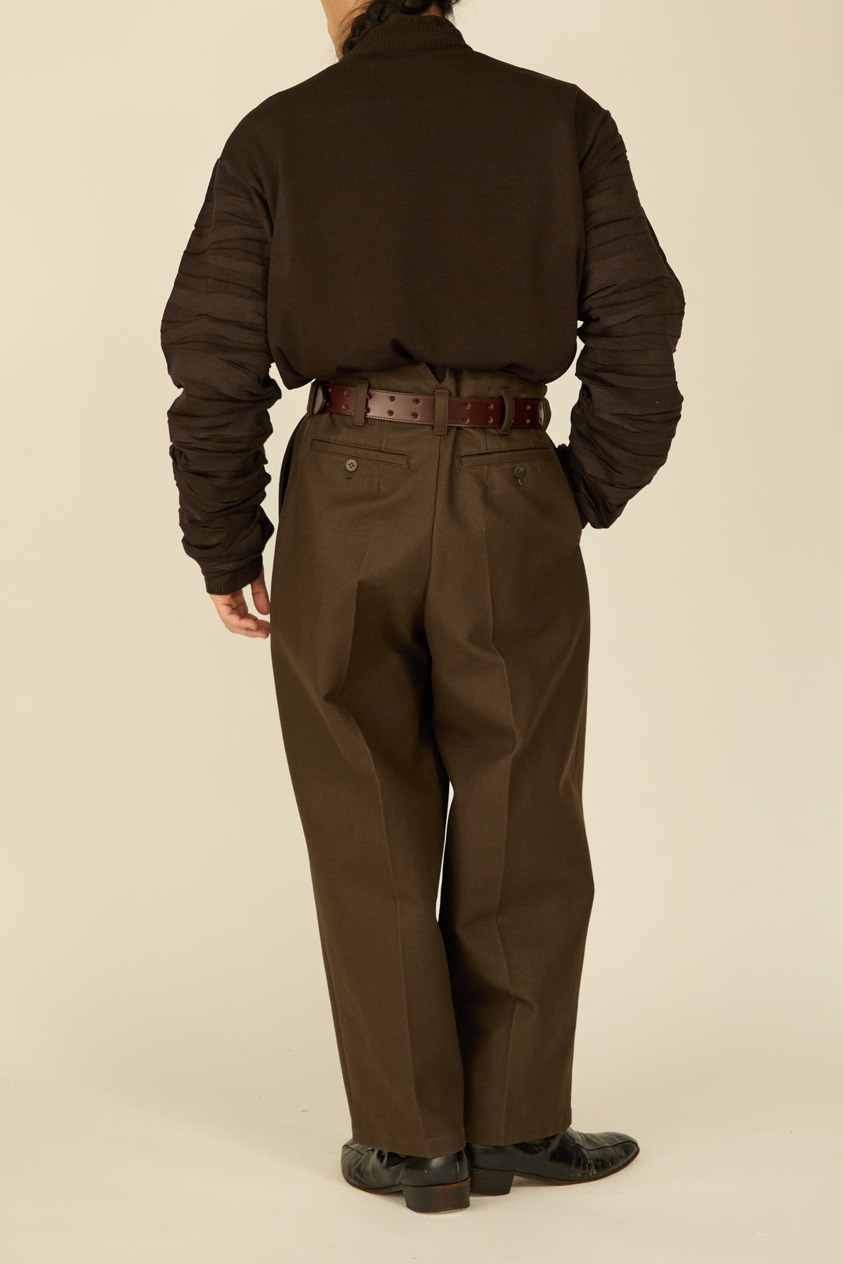 i'm here : " COTTON LEATHER " PANTS : / BROWN
