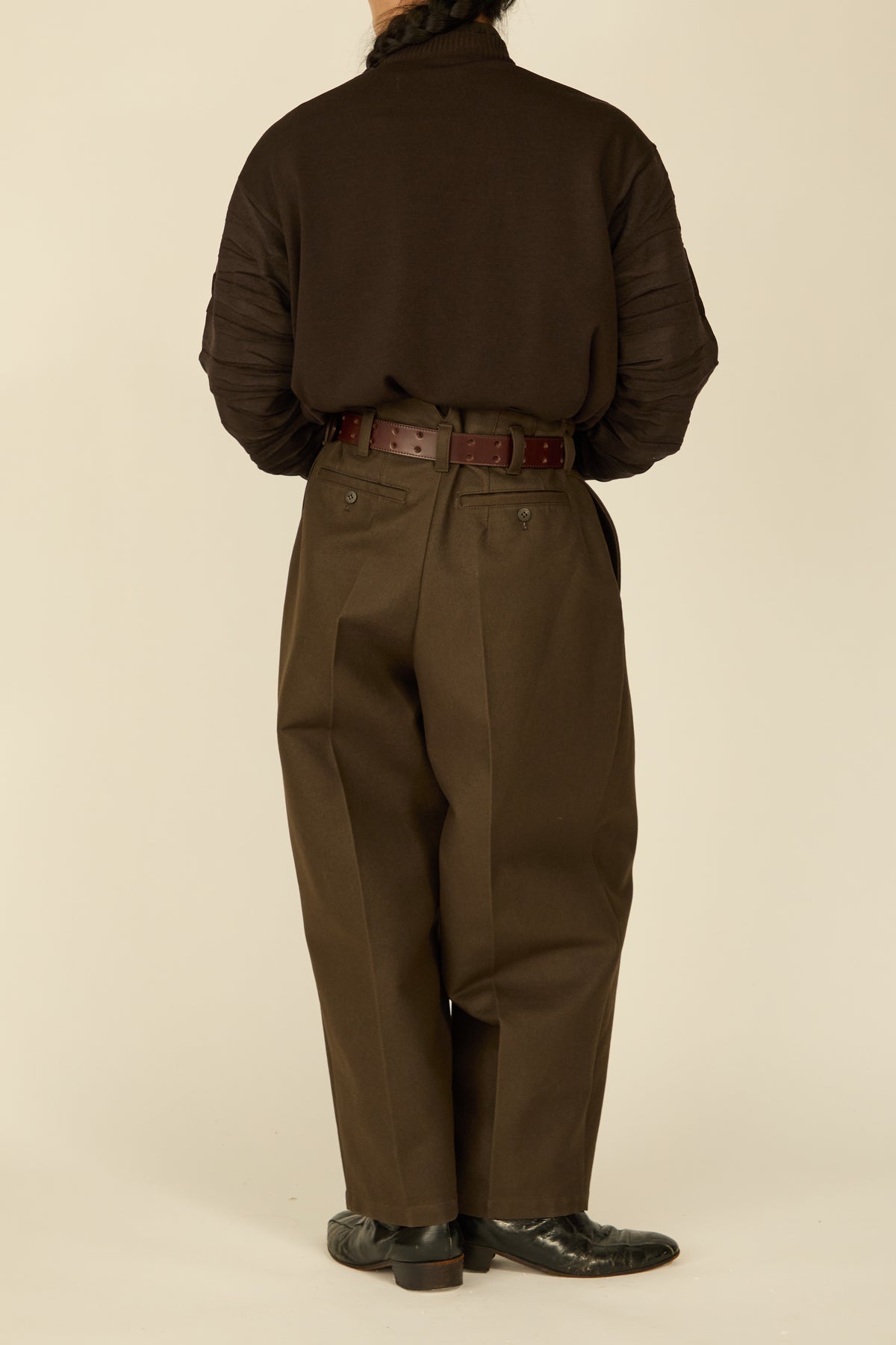 i'm here : " COTTON LEATHER " PANTS : / BROWN