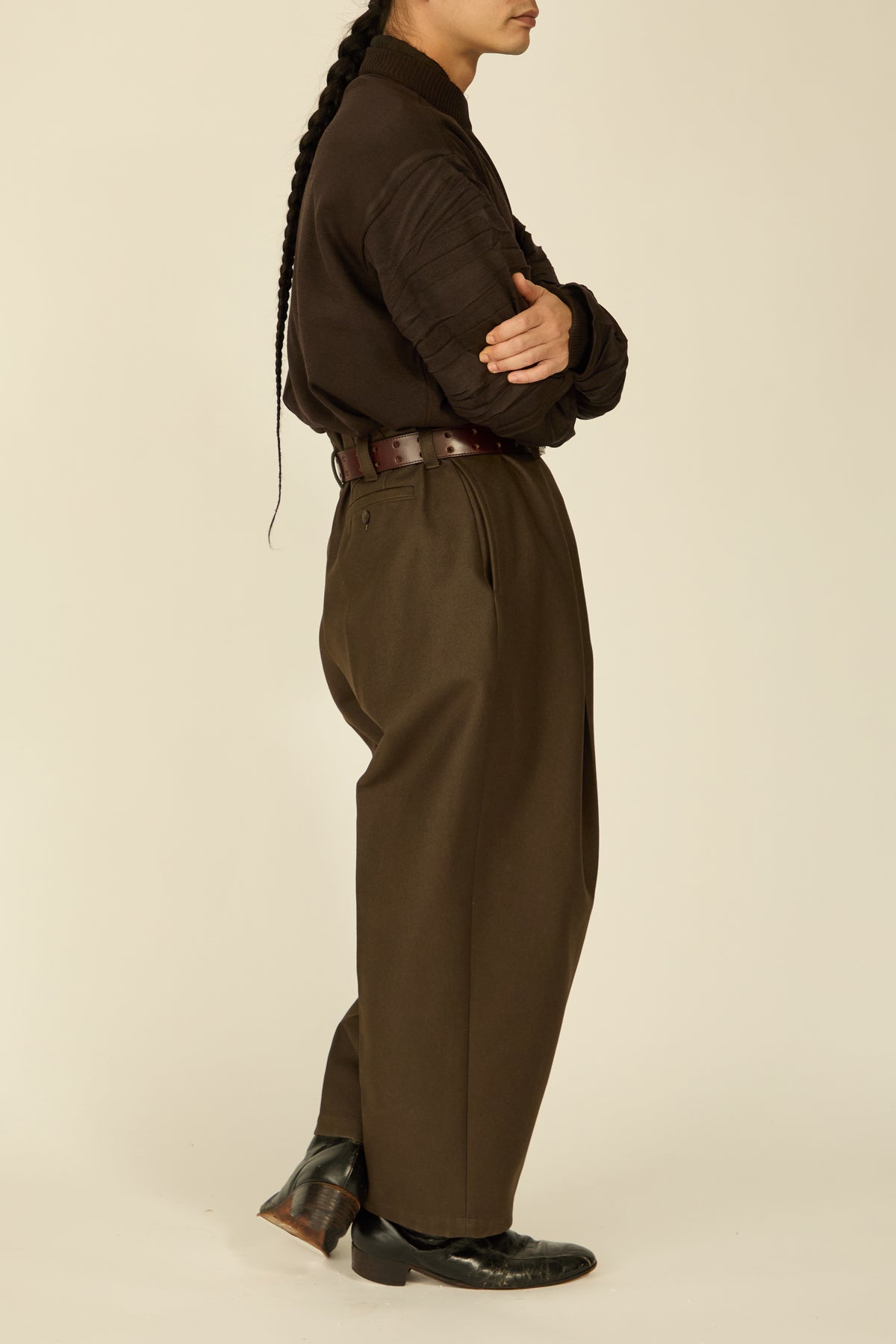 i'm here : " COTTON LEATHER " PANTS : / BROWN
