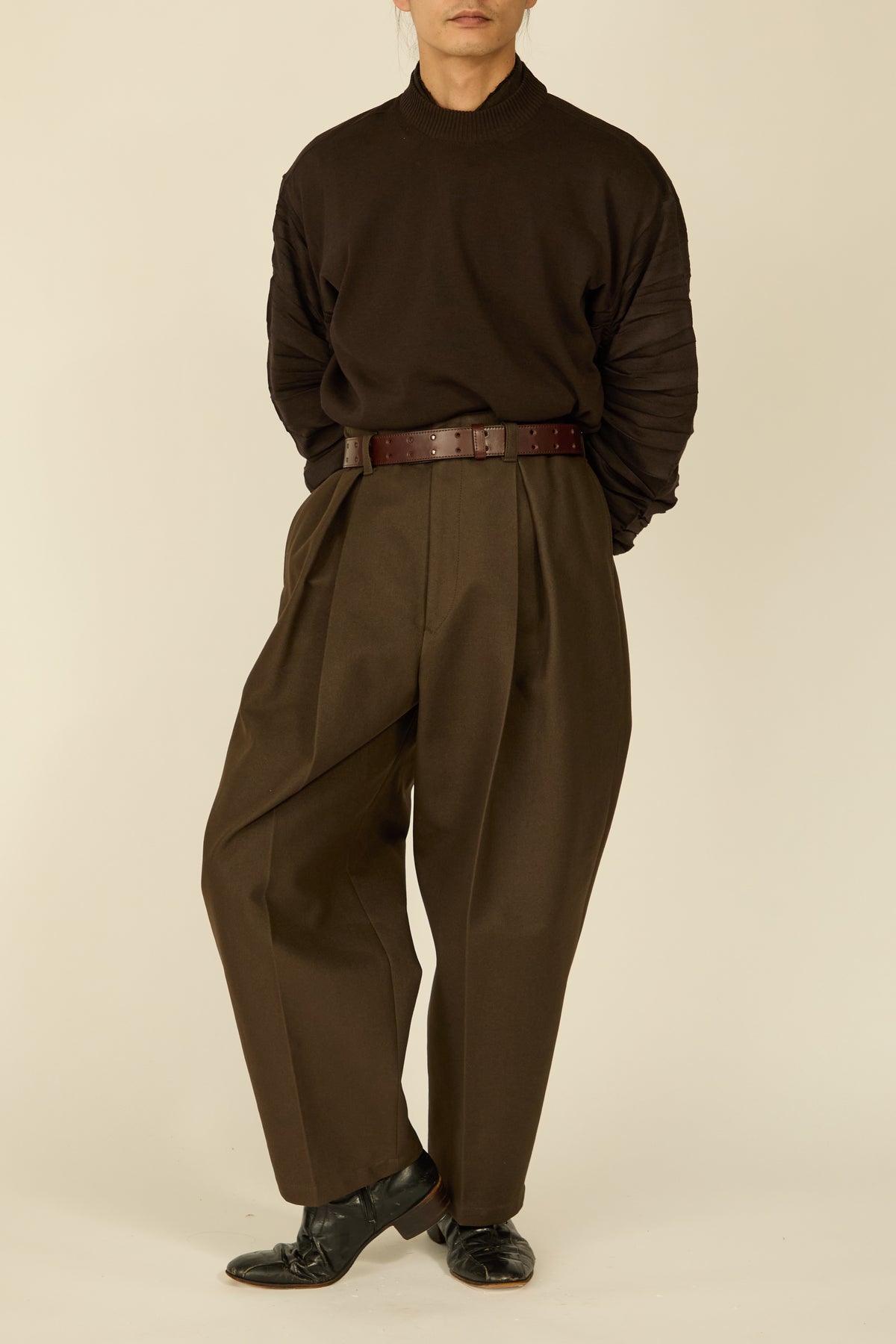 i'm here : " COTTON LEATHER " PANTS : / BROWN