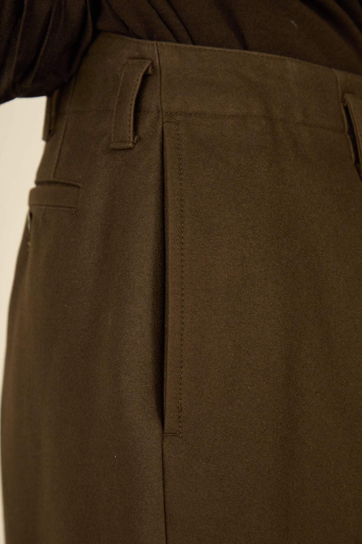 i'm here : " COTTON LEATHER " PANTS : / BROWN