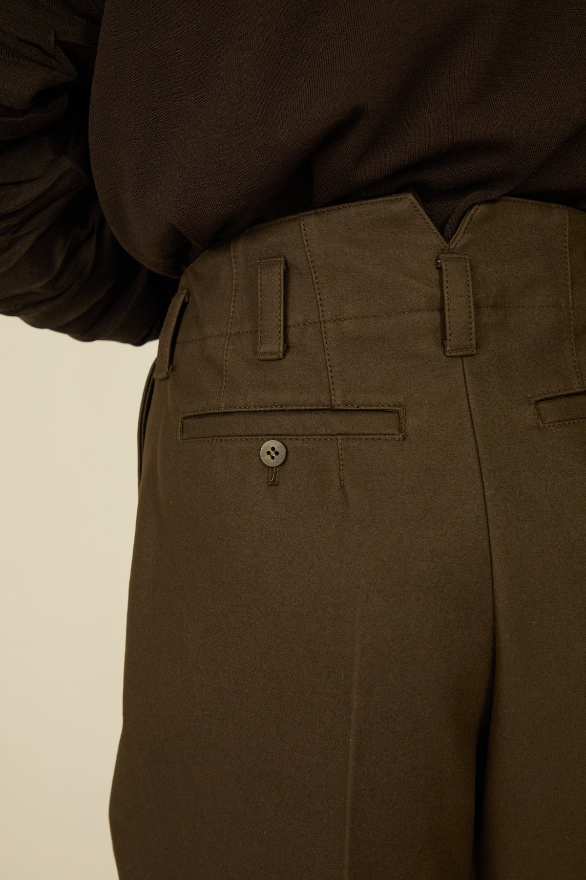 i'm here : " COTTON LEATHER " PANTS : / BROWN